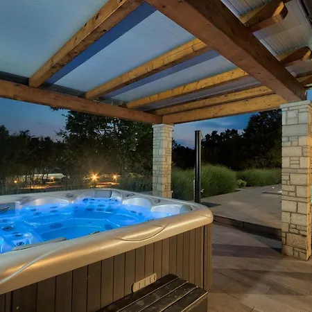 Luxury With Private Pool And Jacuzzi Near Pula And Rovinj *
