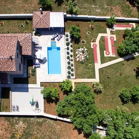 Luxury With Private Pool And Jacuzzi Near Pula And Rovinj