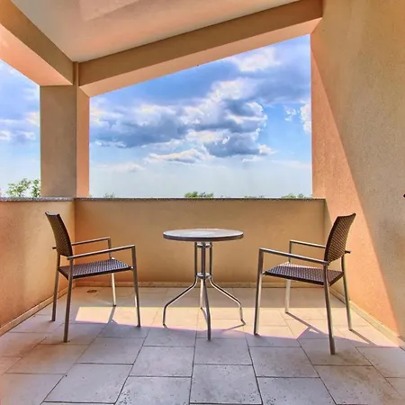 Luxury With Private Pool And Jacuzzi Near Pula And Rovinj
