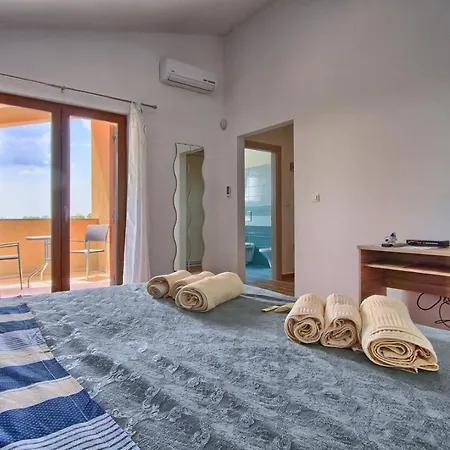 Luxury With Private Pool And Jacuzzi Near Pula And Rovinj 빌라 *