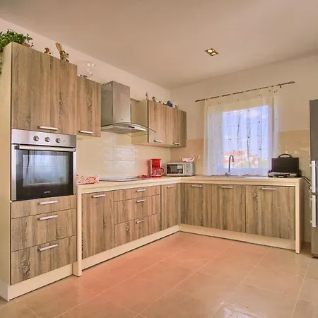 Luxury With Private Pool And Jacuzzi Near Pula And Rovinj