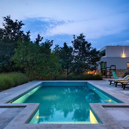 Luxury With Private Pool And Jacuzzi Near Pula And Rovinj *