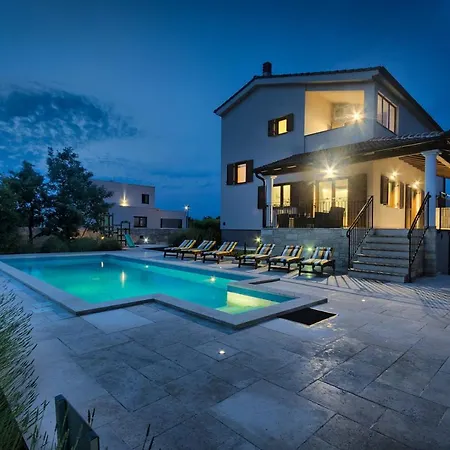 Luxury With Private Pool And Jacuzzi Near Pula And Rovinj