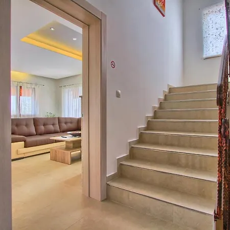 Luxury With Private Pool And Jacuzzi Near Pula And Rovinj Villa