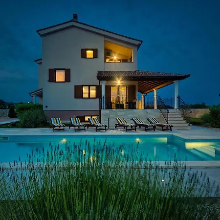 Luxury With Private Pool And Jacuzzi Near Pula And Rovinj
