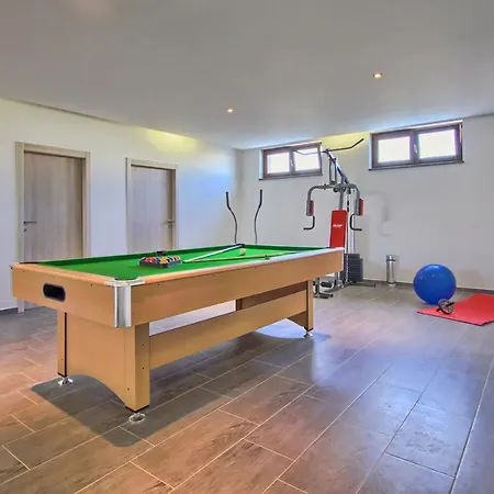 Luxury With Private Pool And Jacuzzi Near Pula And Rovinj Villa