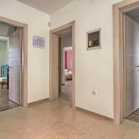 Luxury With Private Pool And Jacuzzi Near Pula And Rovinj